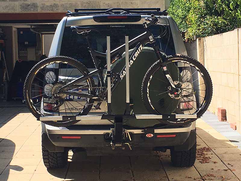 Bike rack and expansion pack for a Land Rover Discovery
