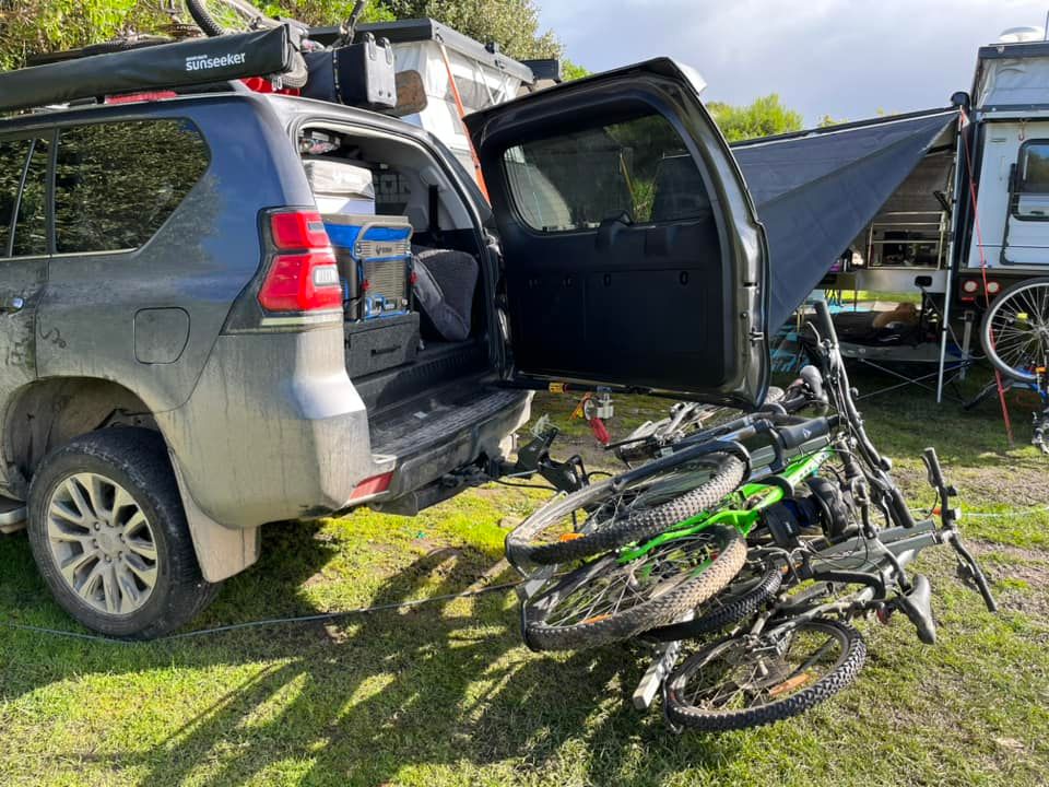 Pivoting the four bike rack down on the back of a Prado to gain access to the boot